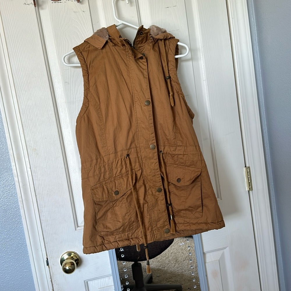 Women’s size L tan vest with detachable hood